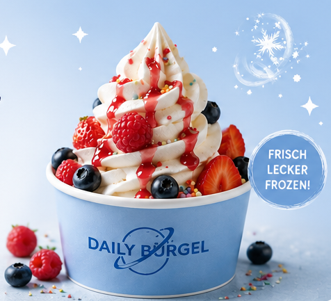 Frozen Yogurt mit Erdbeeren, Himbeeren, Heidelbeeren und Fruchtsauce